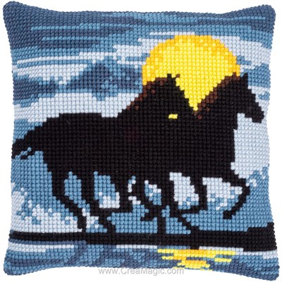 Coussin chevaux sous la lune au point de croix - Vervaco