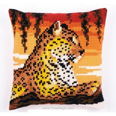 Coussin léopard du safari de Vervaco au point de croix