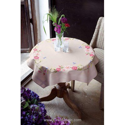 Kit nappe fleurs roses avec papillons en broderie traditionnelle - Vervaco PN-0021750