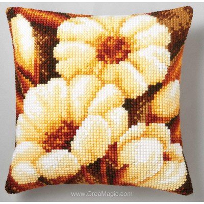 Kit coussin fleurs blanches au point de croix de Vervaco