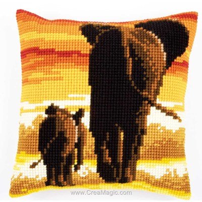 Coussin eléphants du safari de Vervaco au point de croix