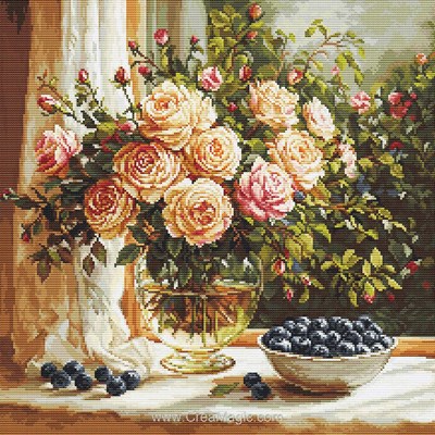 Broderie Fleurs et Plantes - Vase with roses and blueberries - Luca-S