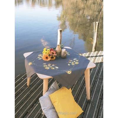 kit Nappe à broder Rouge-gorges et fleurs jaunes - Vervaco