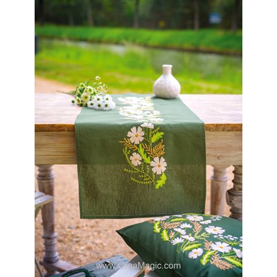 Kit Chemin de Table Traditionnelle - Fleurs blanches - Vervaco