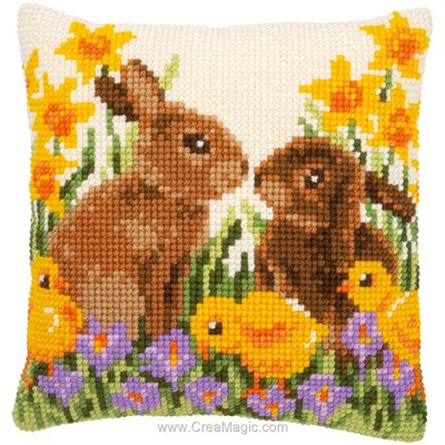 Coussin au point de croix couple de lapins avec les poussins de Vervaco