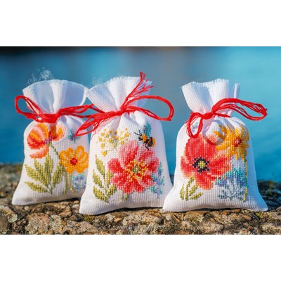 Sachet de senteur à broder Coquelicots et fleurs - lot de 3 - Vervaco
