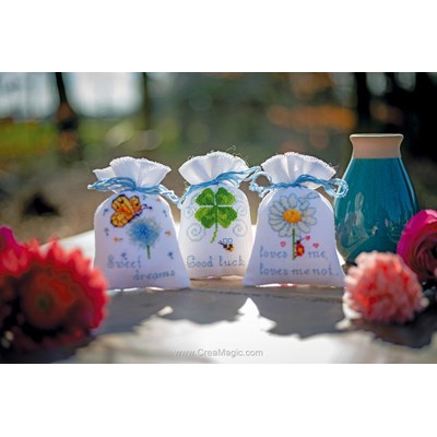 Sachet senteur voeux fleuris - lot de 3 à broder - Vervaco