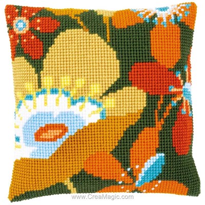 Coussin Vervaco au point de croix fleurs retro