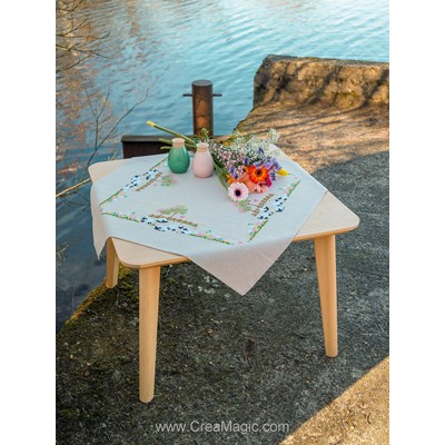 Nappe à broder (kit) Moutons dans le pré - Vervaco
