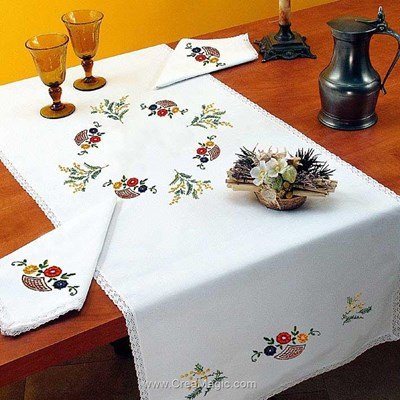 Vis à vis Panier fleur Avec 2 serviettes assorties à broder en broderie traditionnelle - Luc Création
